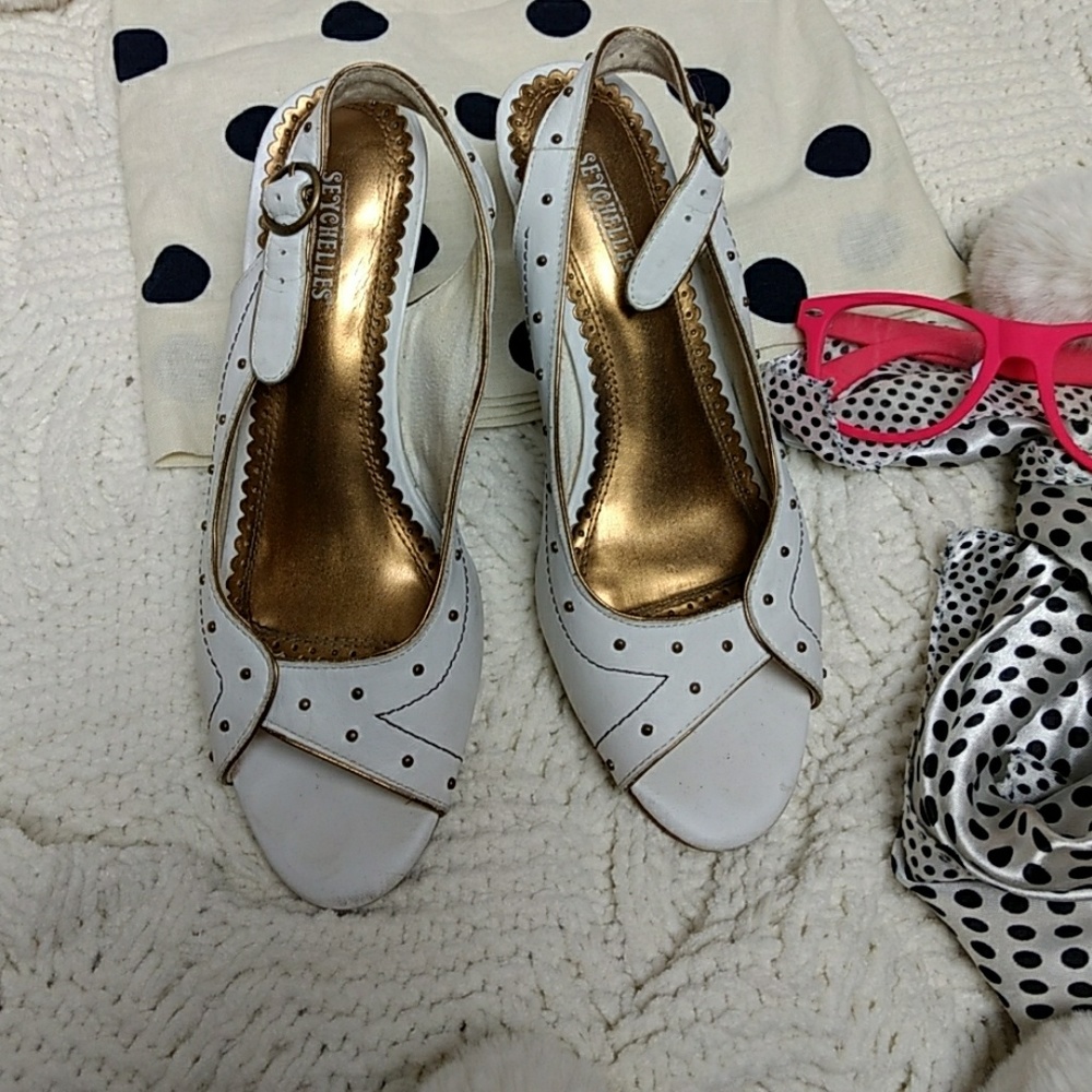Shoes - Picture 4 of 8